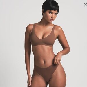 SKIMS Jasper Naked Plunge Bra In